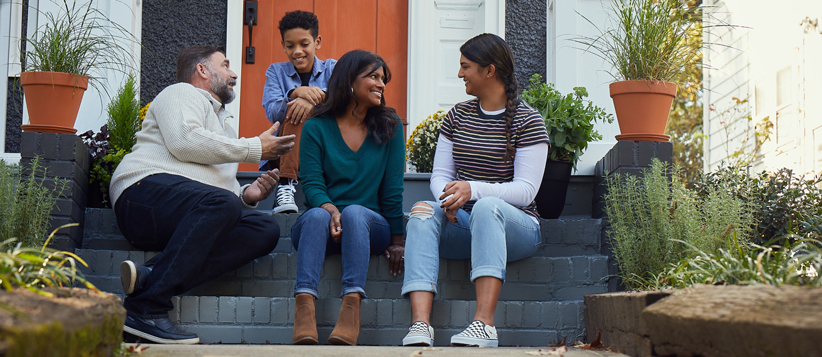 Family-Hispanic-Front-Steps-4851.jpg